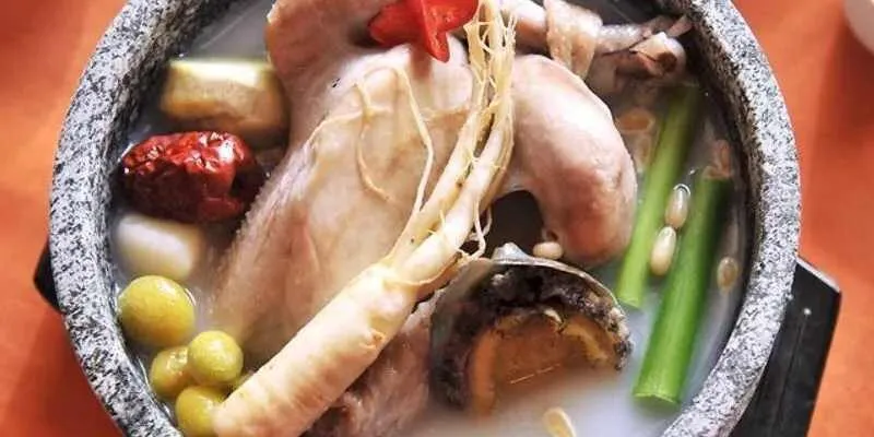 Món gà hầm nhân sâm